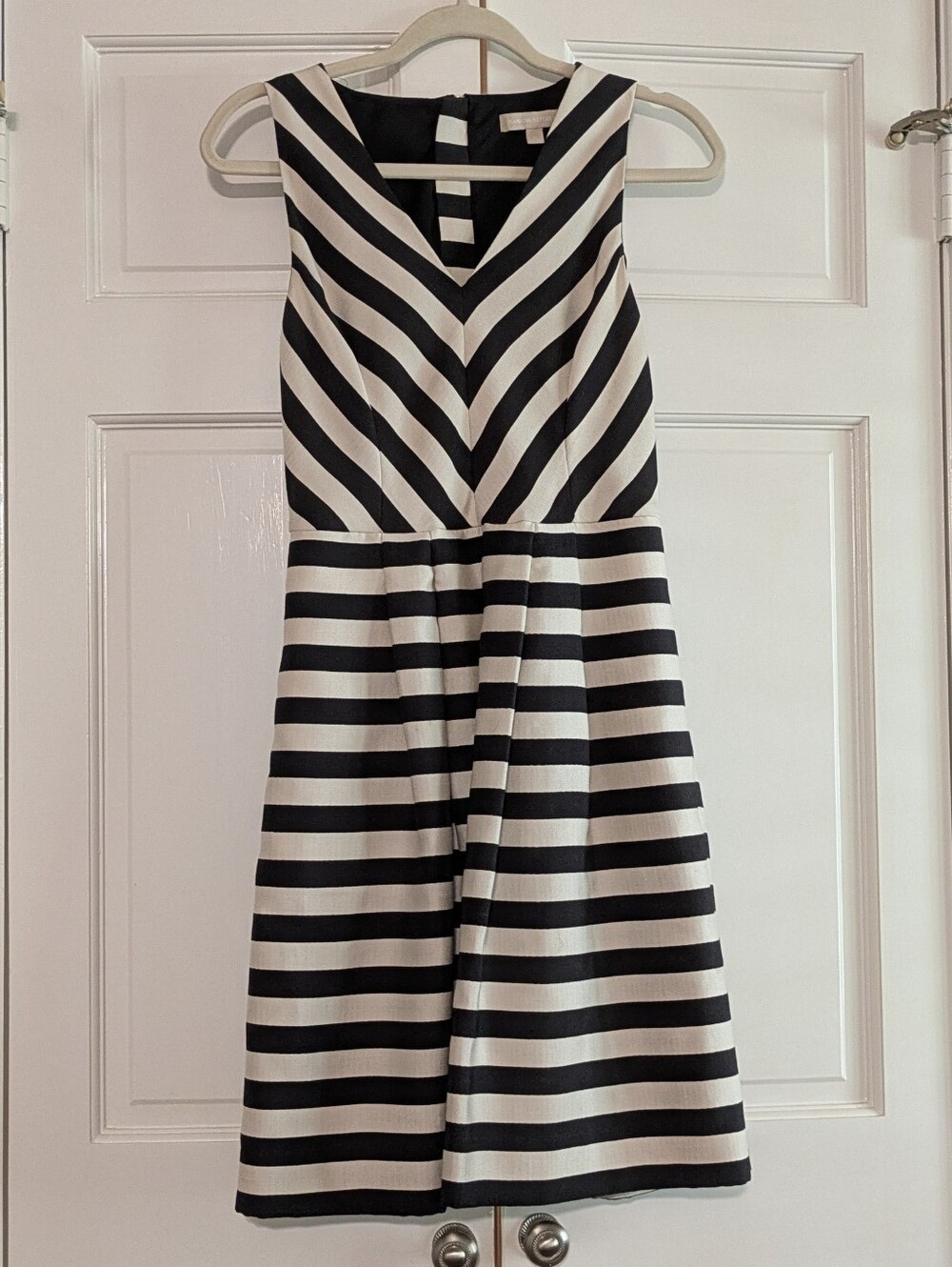 🖤 Banana Republic Striped Chevron Fit & Flare Dress 🖤